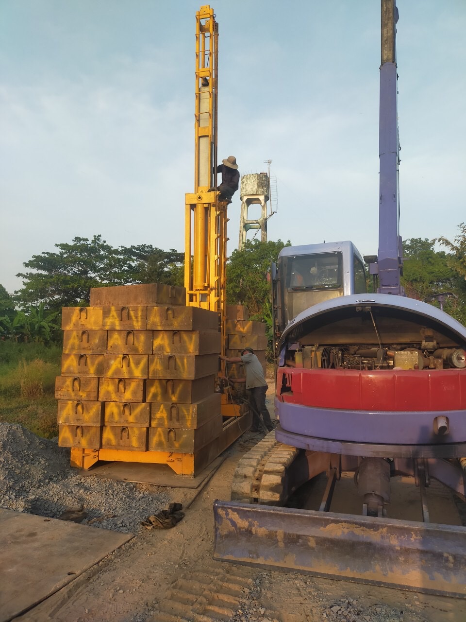 M&aacute;y &eacute;p cọc thi c&ocirc;ng tuyến bờ k&egrave; nội địa H&ograve;a Th&agrave;nh T&acirc;y Ninh